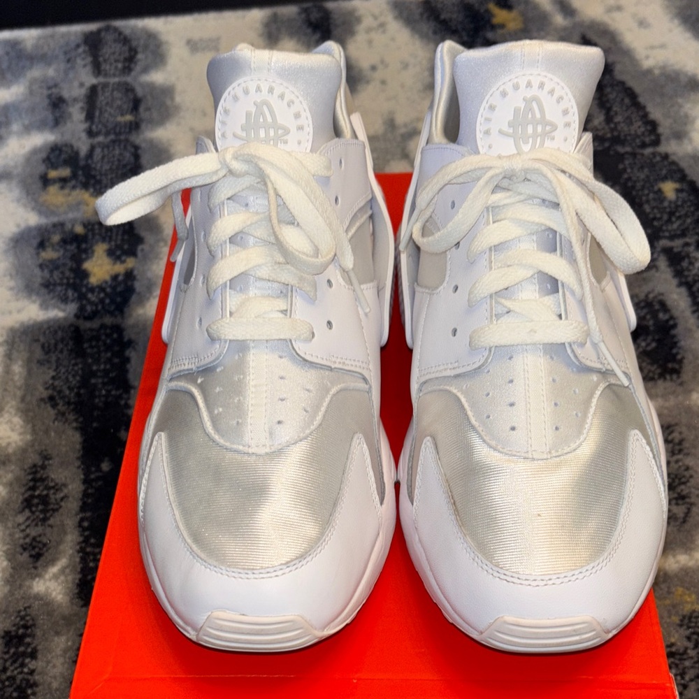 Nike Huaraches men’s size 12 women size 13.5
